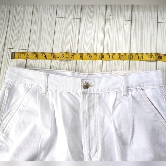 American Eagle Outfitters Pleated Mom Jeans in Soft White Size 10 Regular NWT - Picture 6 of 15